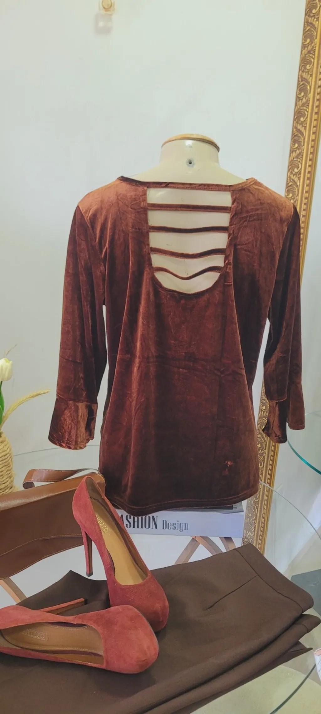 Blusa flare em veludo marrom