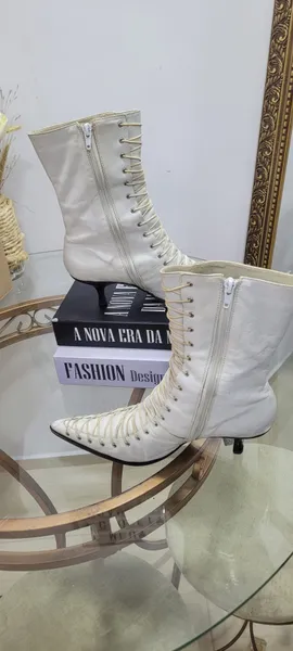 Bota couro Branca