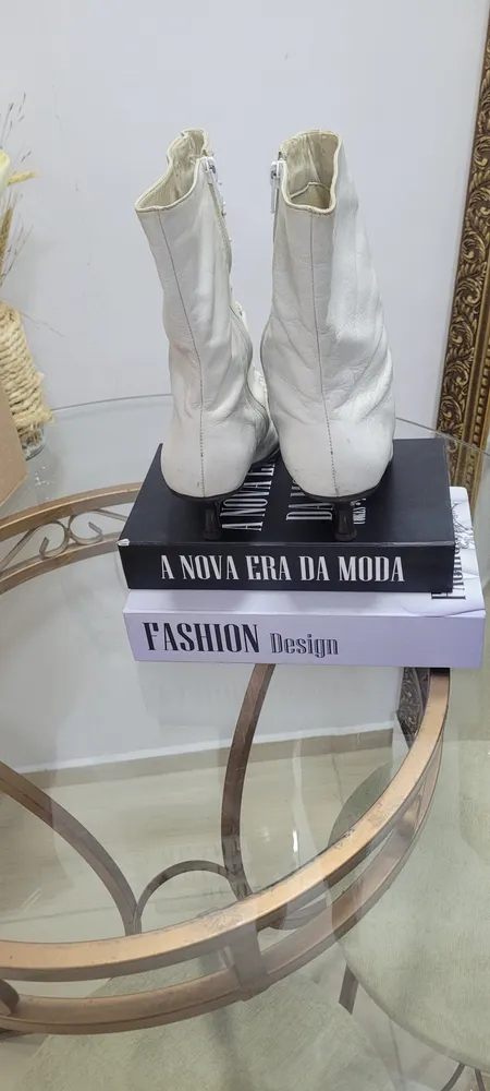 Bota couro Branca