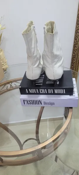 Bota couro Branca