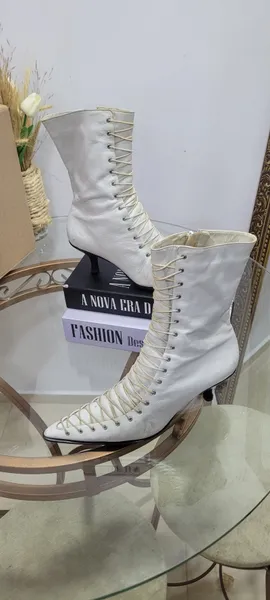 Bota couro Branca
