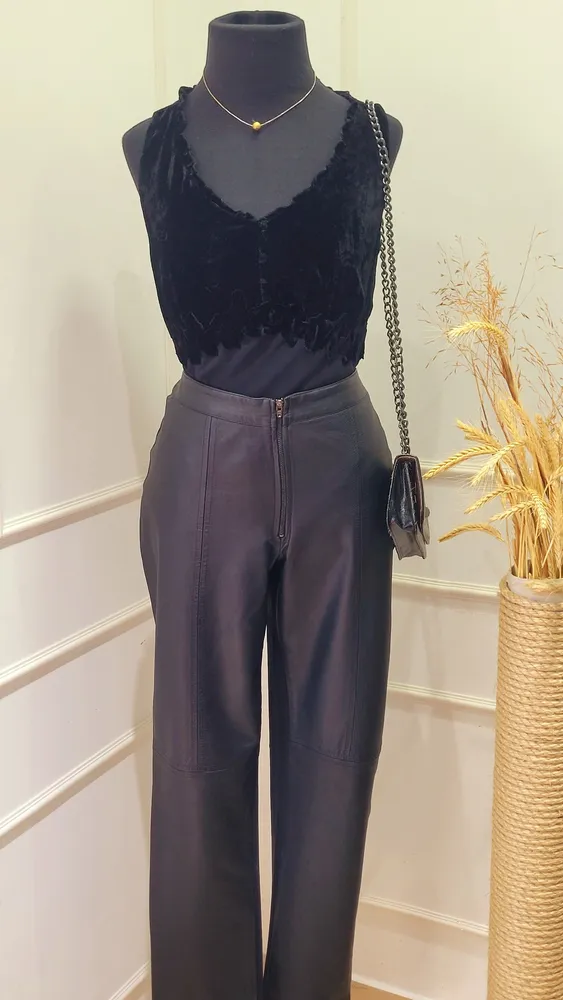 Calça preta couro legitimo
