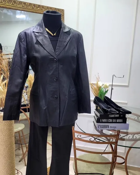 Casaco couro preto