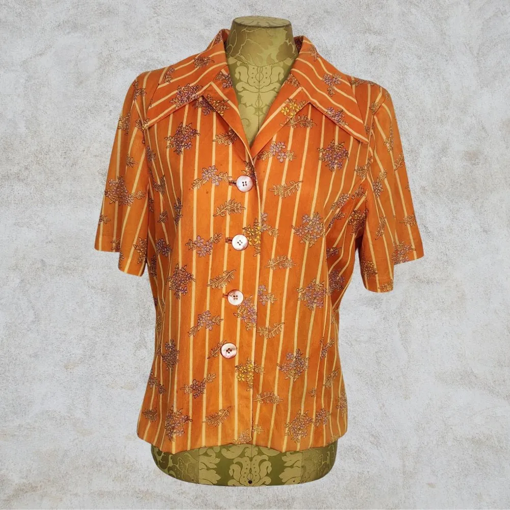 camisa brechó vintage anos 70 laranja estampada floral poliéster