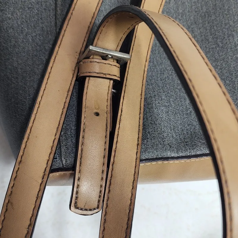 Mochila brechó vintage 90s Choice Bags cinza minimalista
