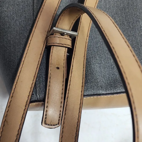 Mochila brechó vintage 90s Choice Bags cinza minimalista