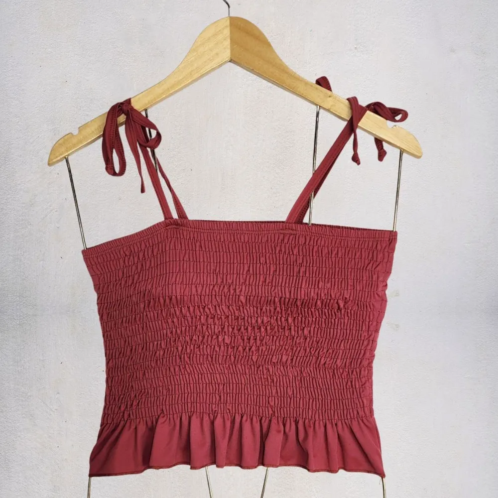 Blusa brechó regata franzida vermelha tijolo boho 70s
