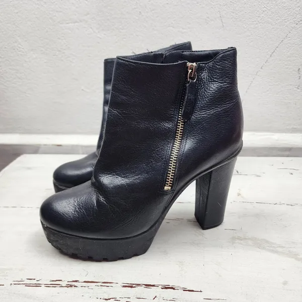 Brechó Bota Schutz Couro Preto Plataforma Tratorada