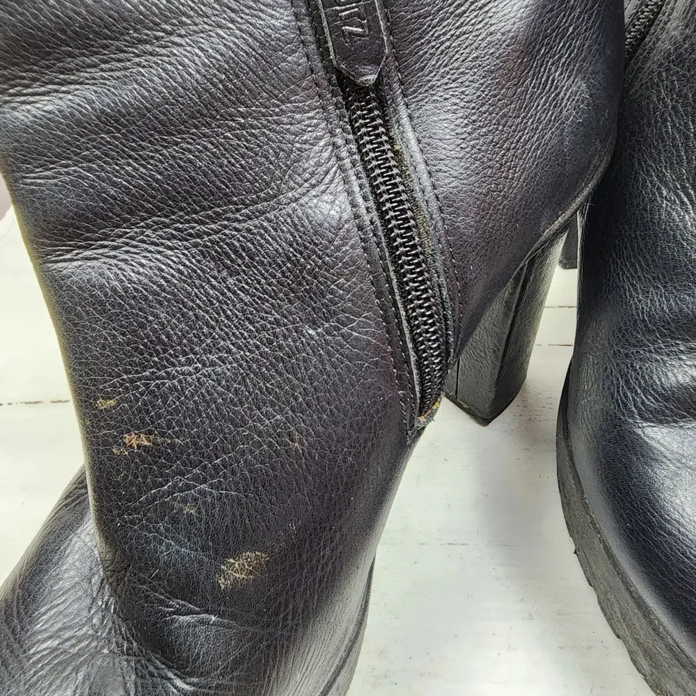 Brechó Bota Schutz Couro Preto Plataforma Tratorada