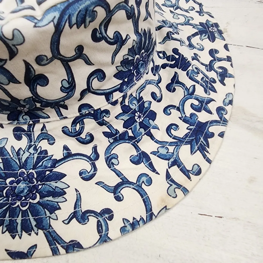 Brechó Bucket Hat Chocolate Floral Azul Branco Anos 2000