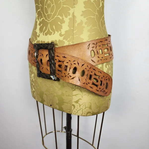 Cinto Vintage Brechó Anos 70 Hippie Couro Vazado Fivela