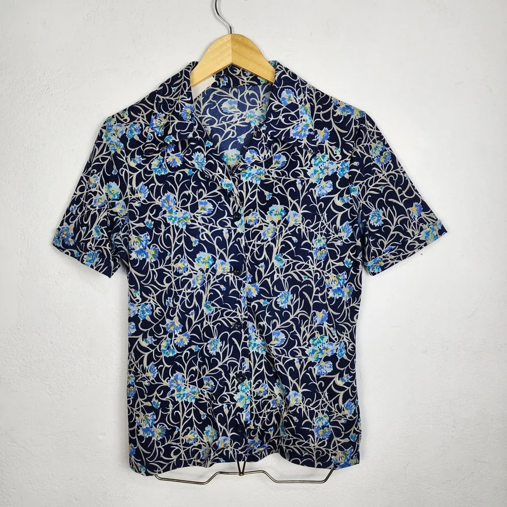 Camisa Vintage Anos 70 Brechó Floral Azul Marinho Poliéster