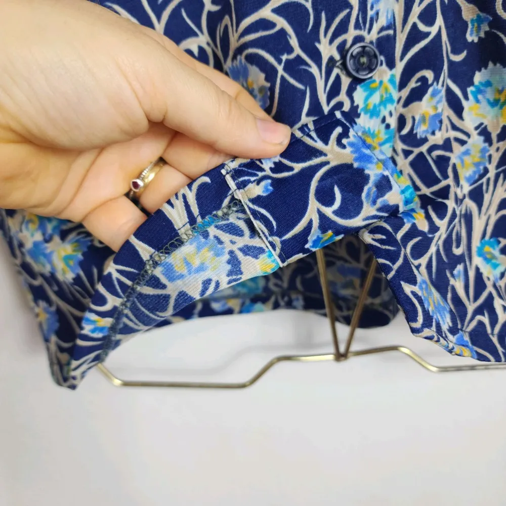 Camisa Vintage Anos 70 Brechó Floral Azul Marinho Poliéster