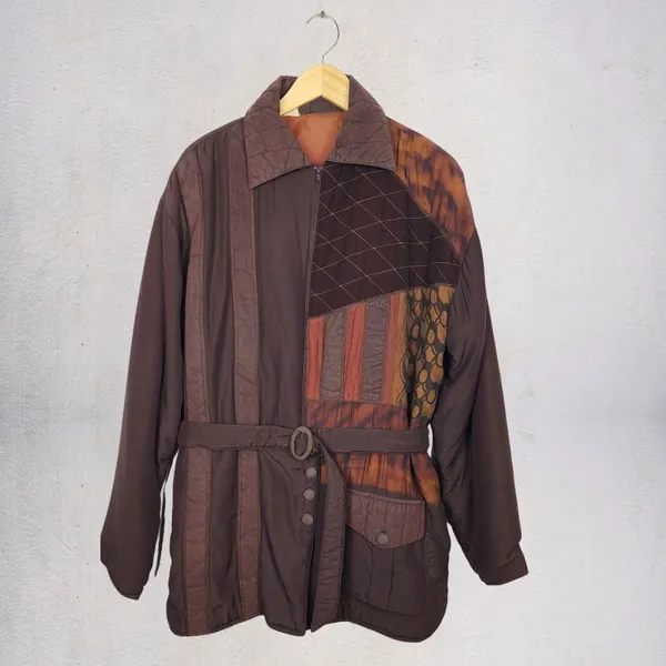 Jaqueta Vintage Anos 90 Estratégia Patchwork Bordada Marrom