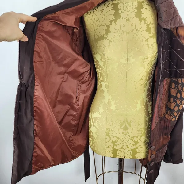 Jaqueta Vintage Anos 90 Estratégia Patchwork Bordada Marrom