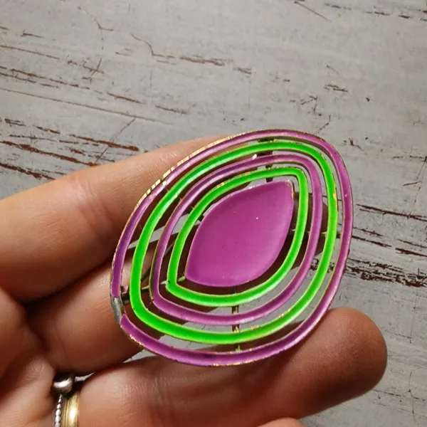 Broche Vintage Anos 80 Grande em Metal Cores Neon Bijuteria