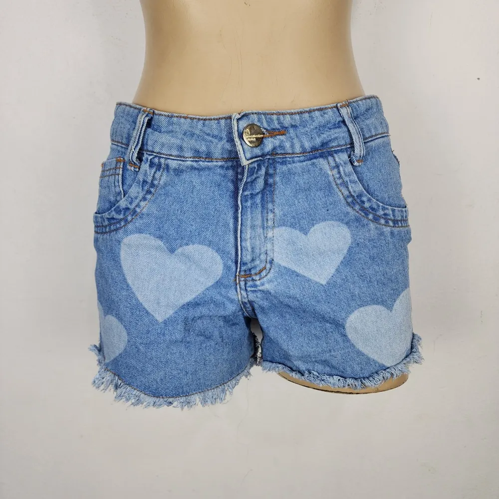 Shorts Jeans Feminino Cintura Alta com Corações Tamanho P