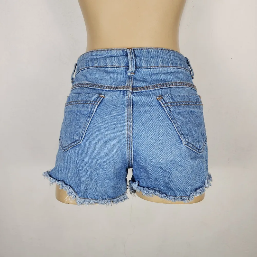 Shorts Jeans Feminino Cintura Alta com Corações Tamanho P