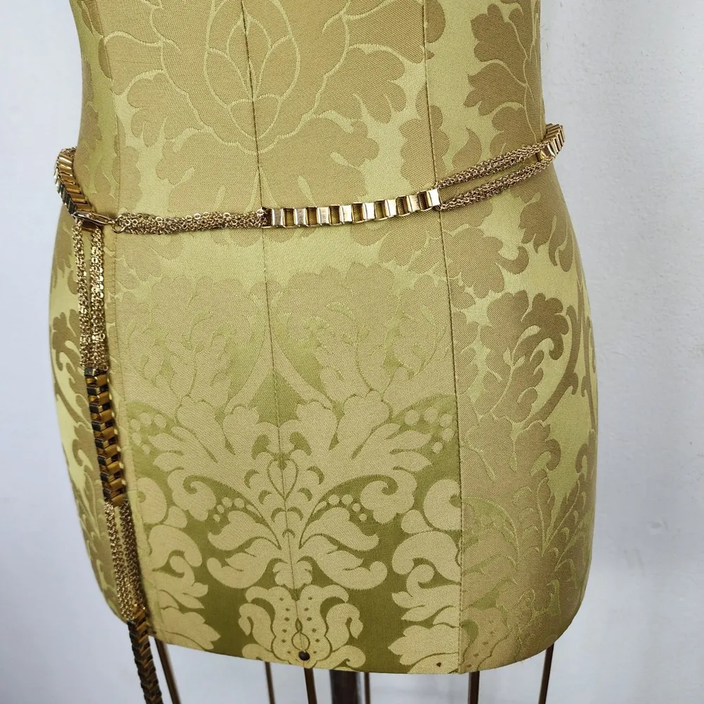 Cinto Feminino Vintage Anos 90 Dourado de Correntes em Metal