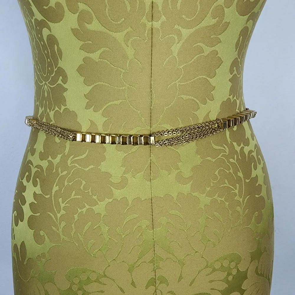 Cinto Feminino Vintage Anos 90 Dourado de Correntes em Metal