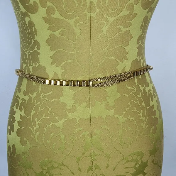 Cinto Feminino Vintage Anos 90 Dourado de Correntes em Metal