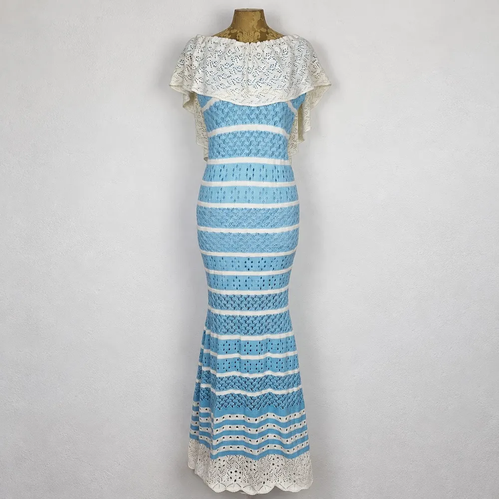 Vestido Longo Tricô Artesanal Azul Claro e Branco Tamanho P