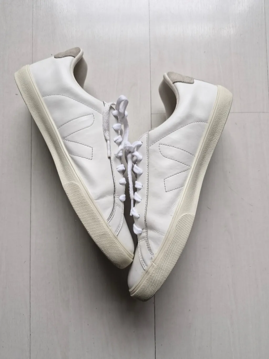 Veja Esplar branco couro 42