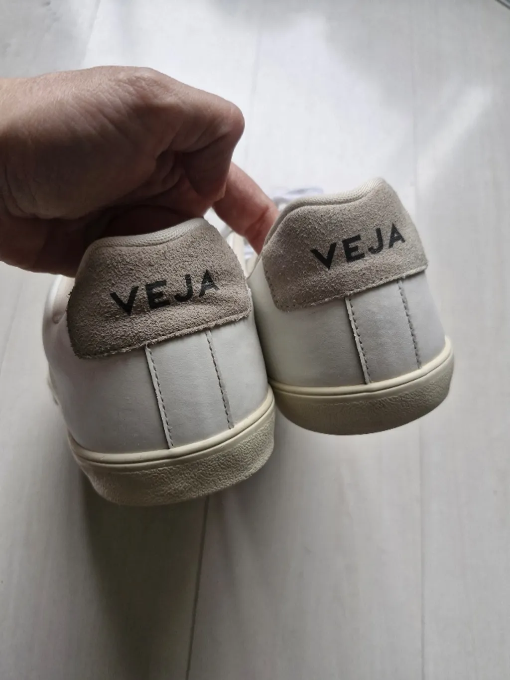 Veja Esplar branco couro 42