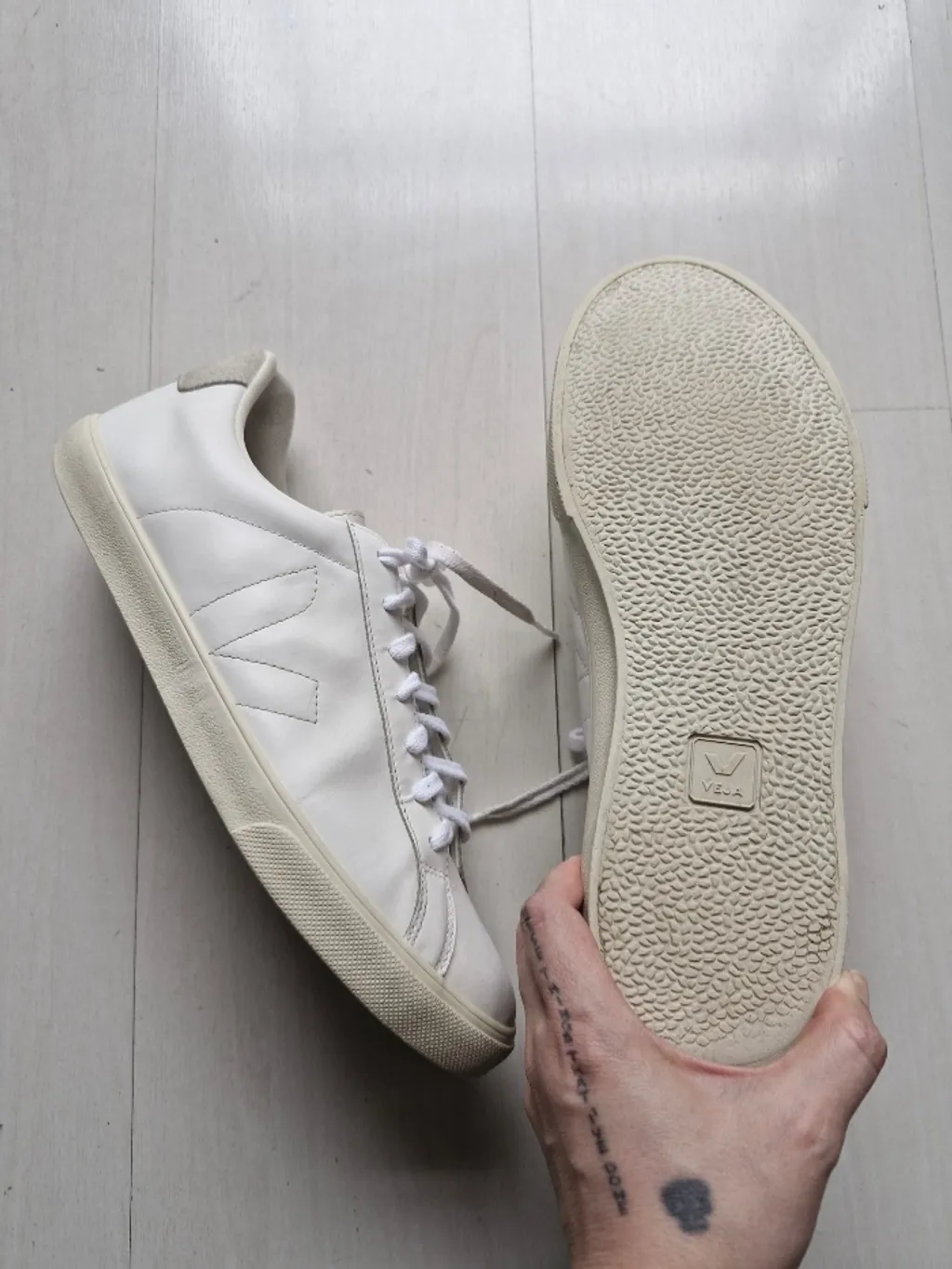 Veja Esplar branco couro 42