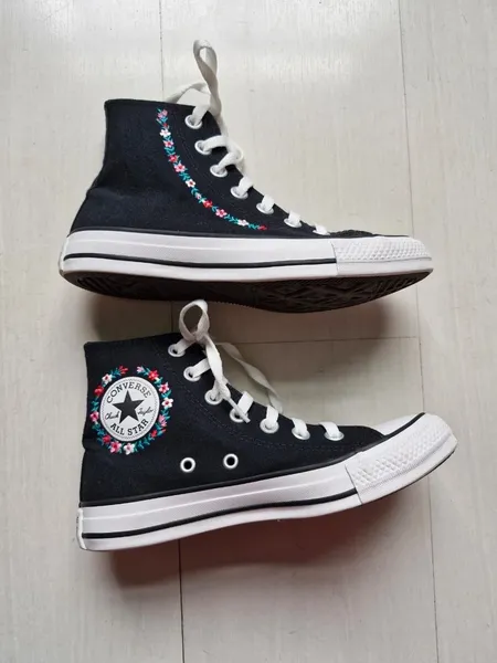 Converse All Star preto com bordado floral 33