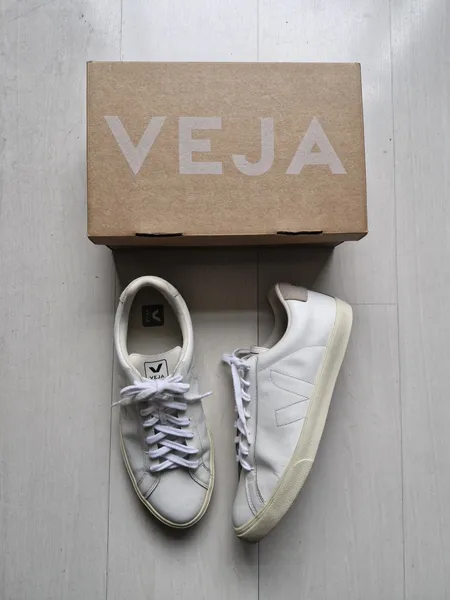Veja Esplar branco couro 42