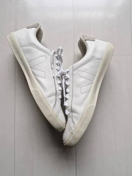 Veja Esplar branco couro 42