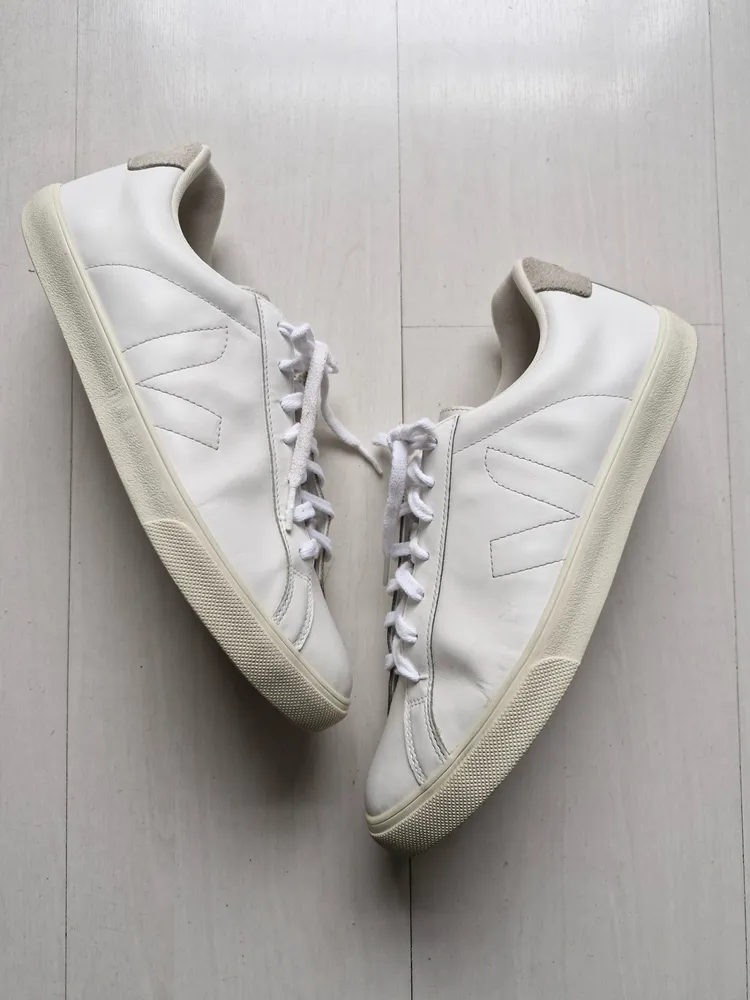 Veja Esplar branco couro 42