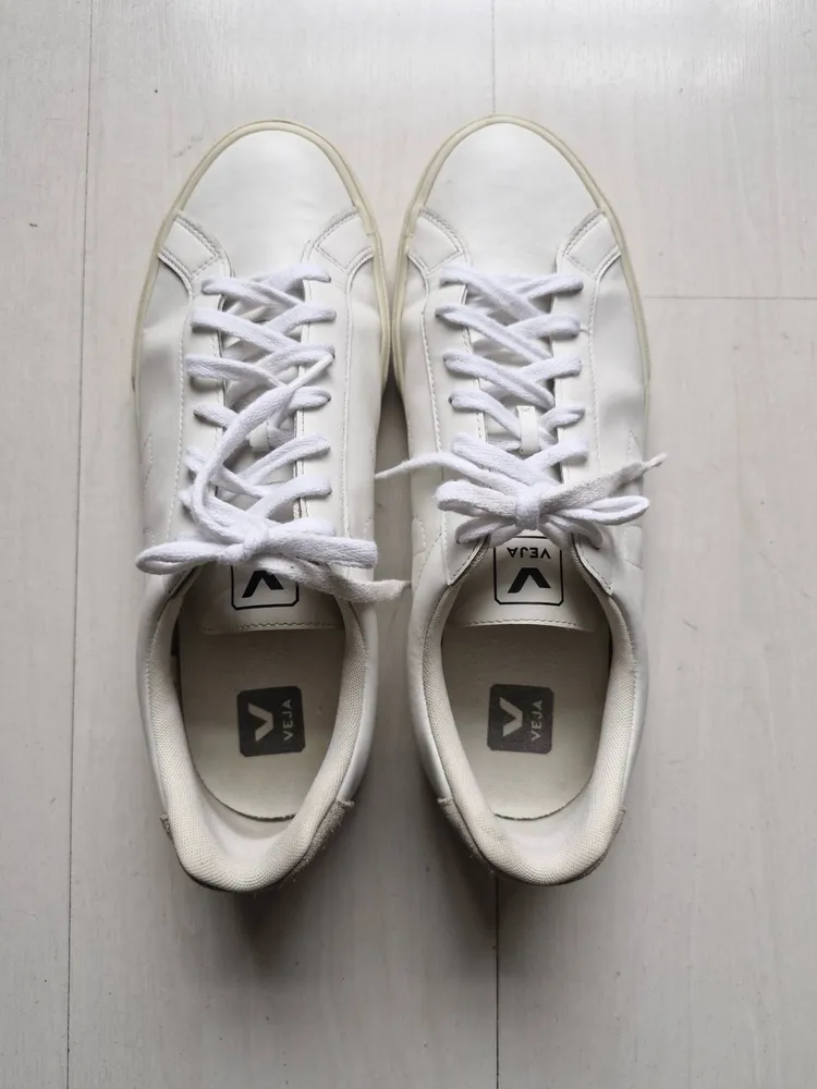Veja Esplar branco couro 42