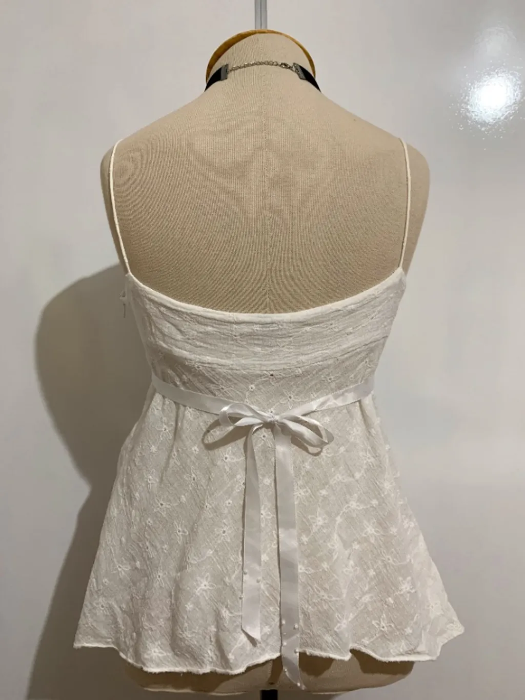 Blusinha branca com lacinho - tamanho p