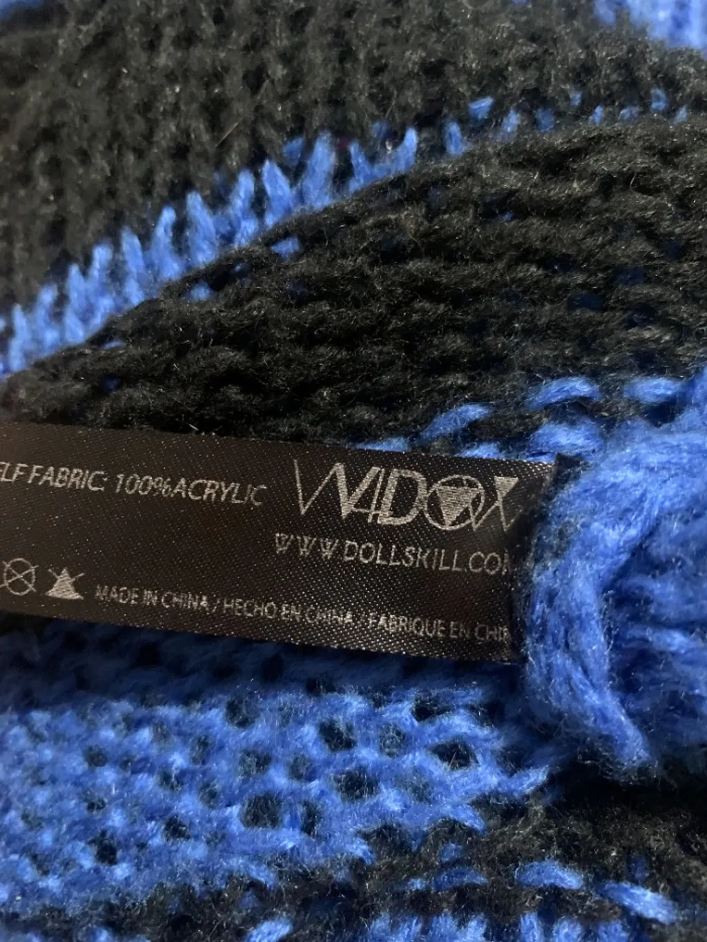 Suéter azul listrado rasgadinho DollsKill Widow - tamanho P a M