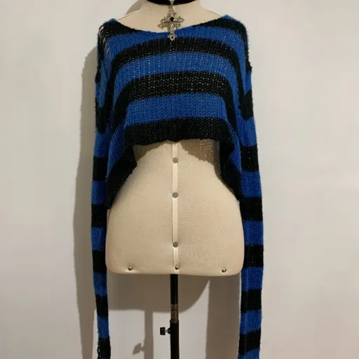 Suéter azul listrado rasgadinho DollsKill Widow - tamanho P a M