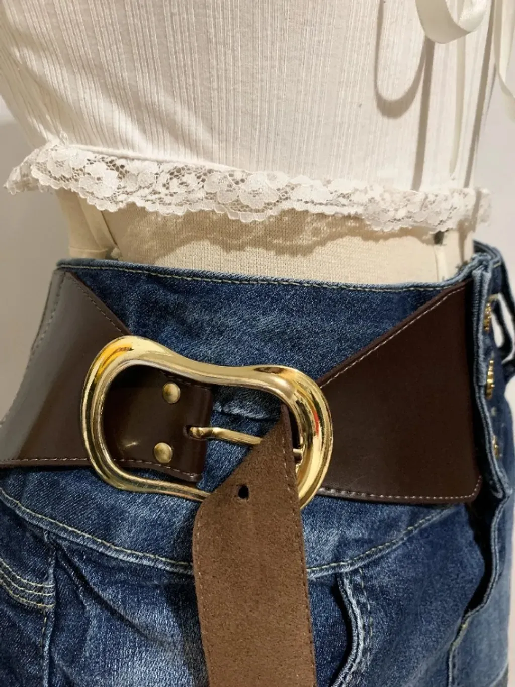 Saia jeans com detalhe tipo cinto - tamanho 38
