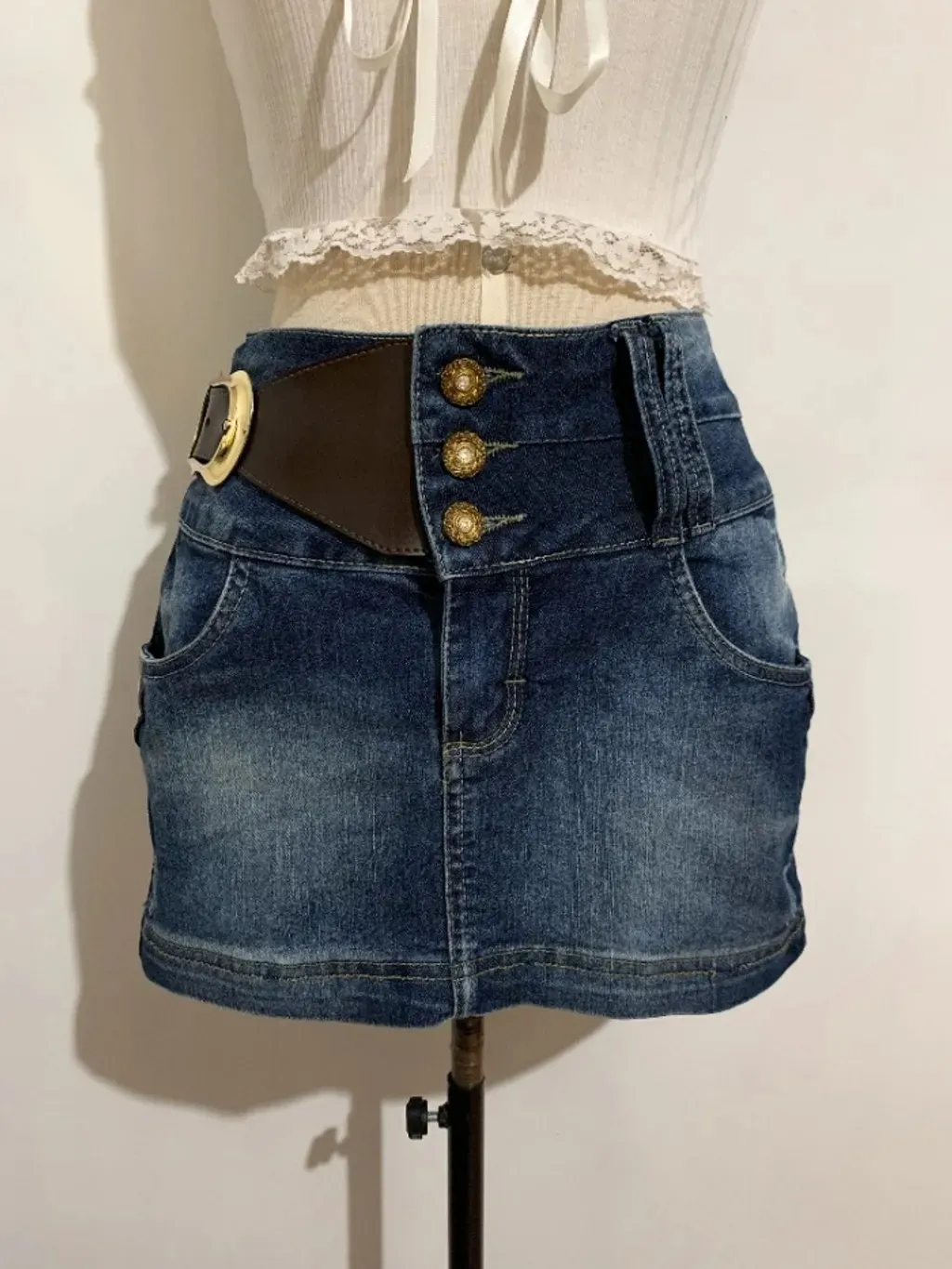 Saia jeans com detalhe tipo cinto - tamanho 38