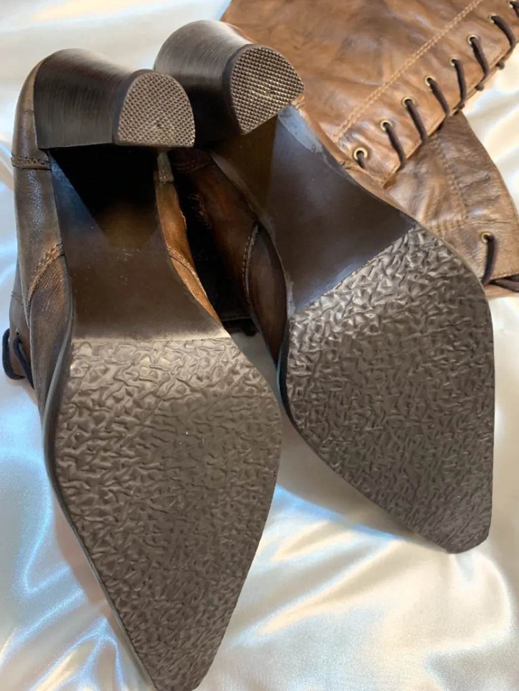 Bota marrom bico fino Tucson Boots - Tamanho 35