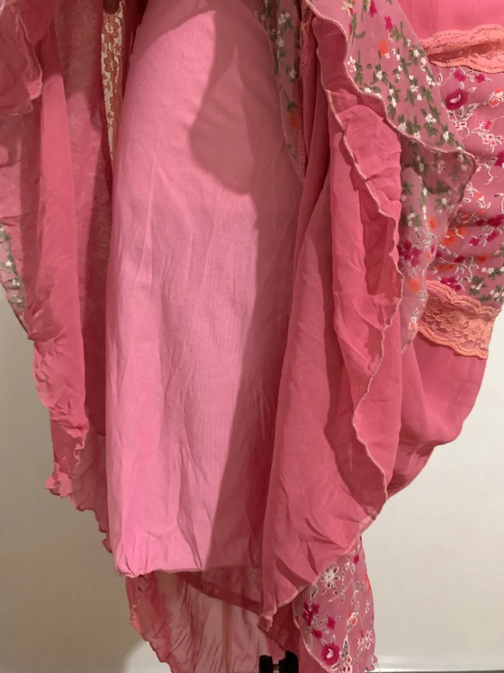 Saia longa detalhes floridos e rendados - Tamanho GG