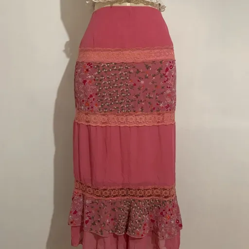 Saia longa detalhes floridos e rendados - Tamanho GG