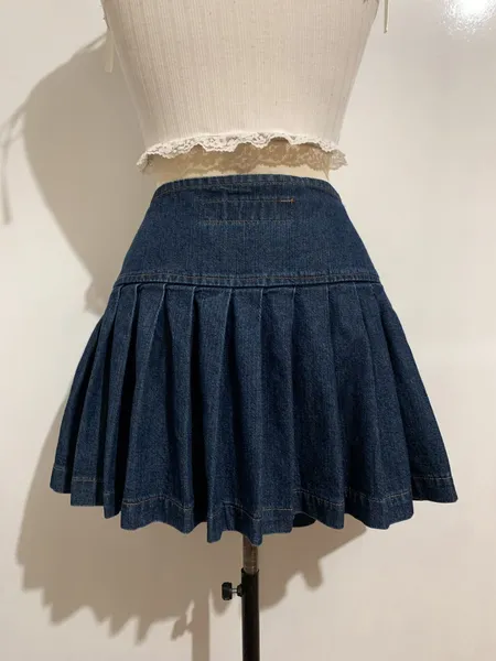 Saia jeans plissada fechamento de botão - Tamanho G