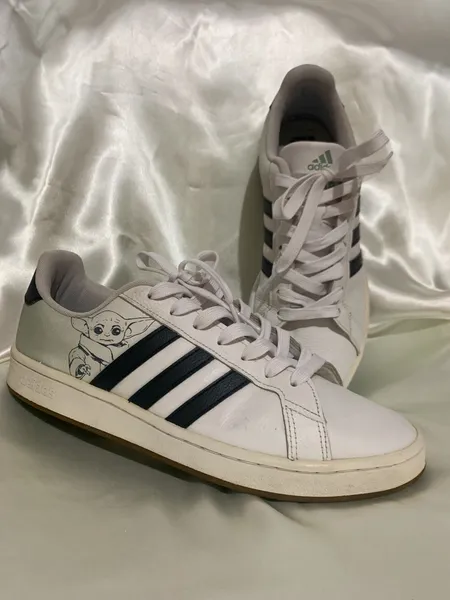 Tênis Adidas Grand Court Mandalorian, tamanho 43