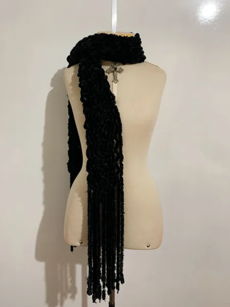 Cachecol peludinho preto