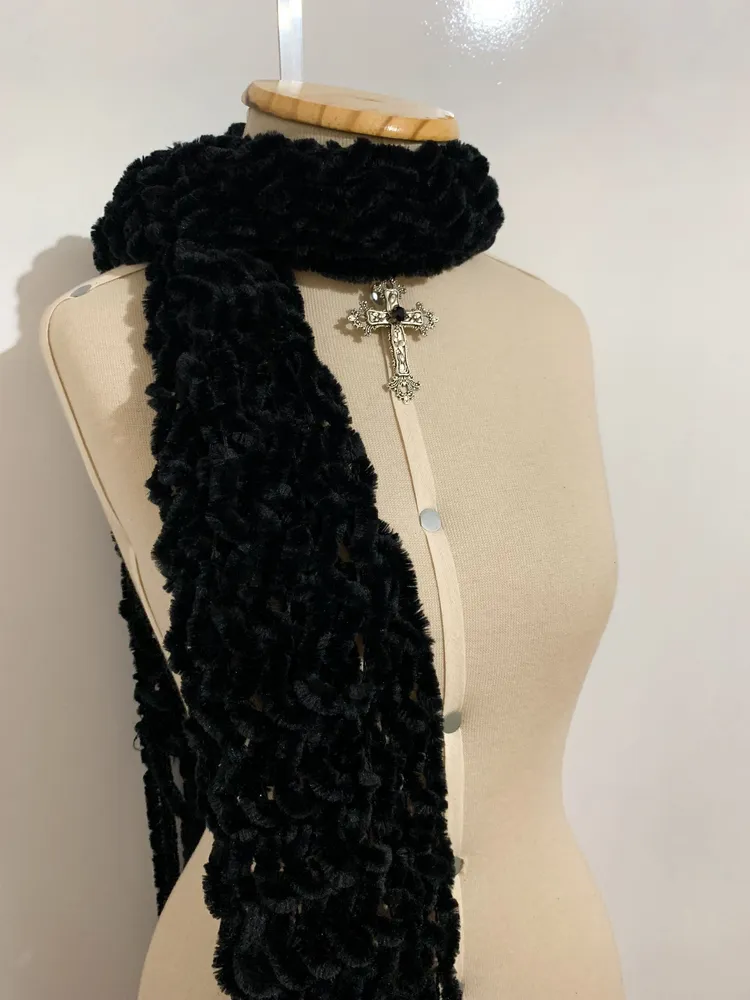Cachecol peludinho preto