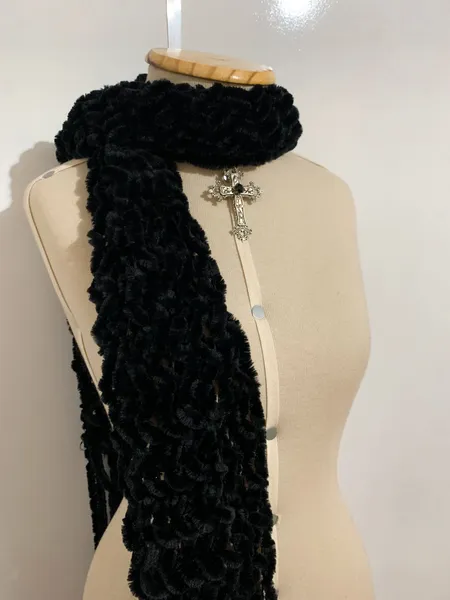 Cachecol peludinho preto