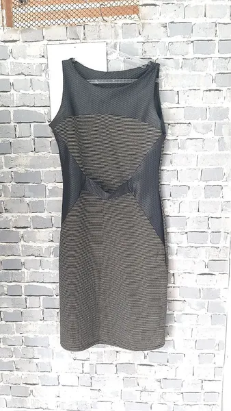 Vestido preto com dourado da Prego, M