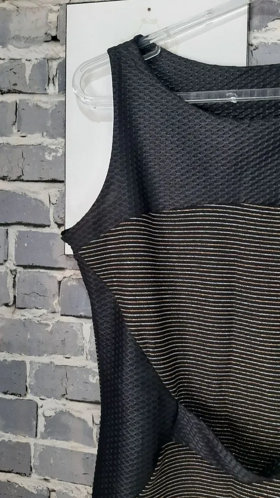 Vestido preto com dourado da Prego, M