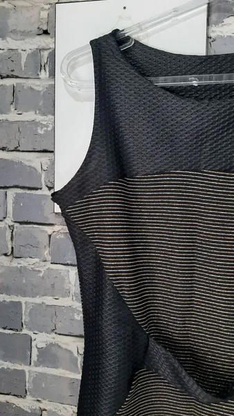 Vestido preto com dourado da Prego, M